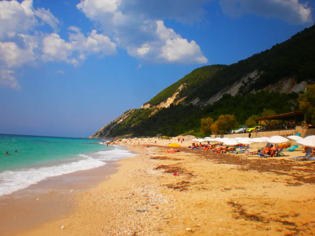 Παραλία Πευκούλια κοντά στην πόλη της Λευκάδας - κοντά στο σημείο παραλαβής ενοικιαζόμενου αυτοκινήτου
